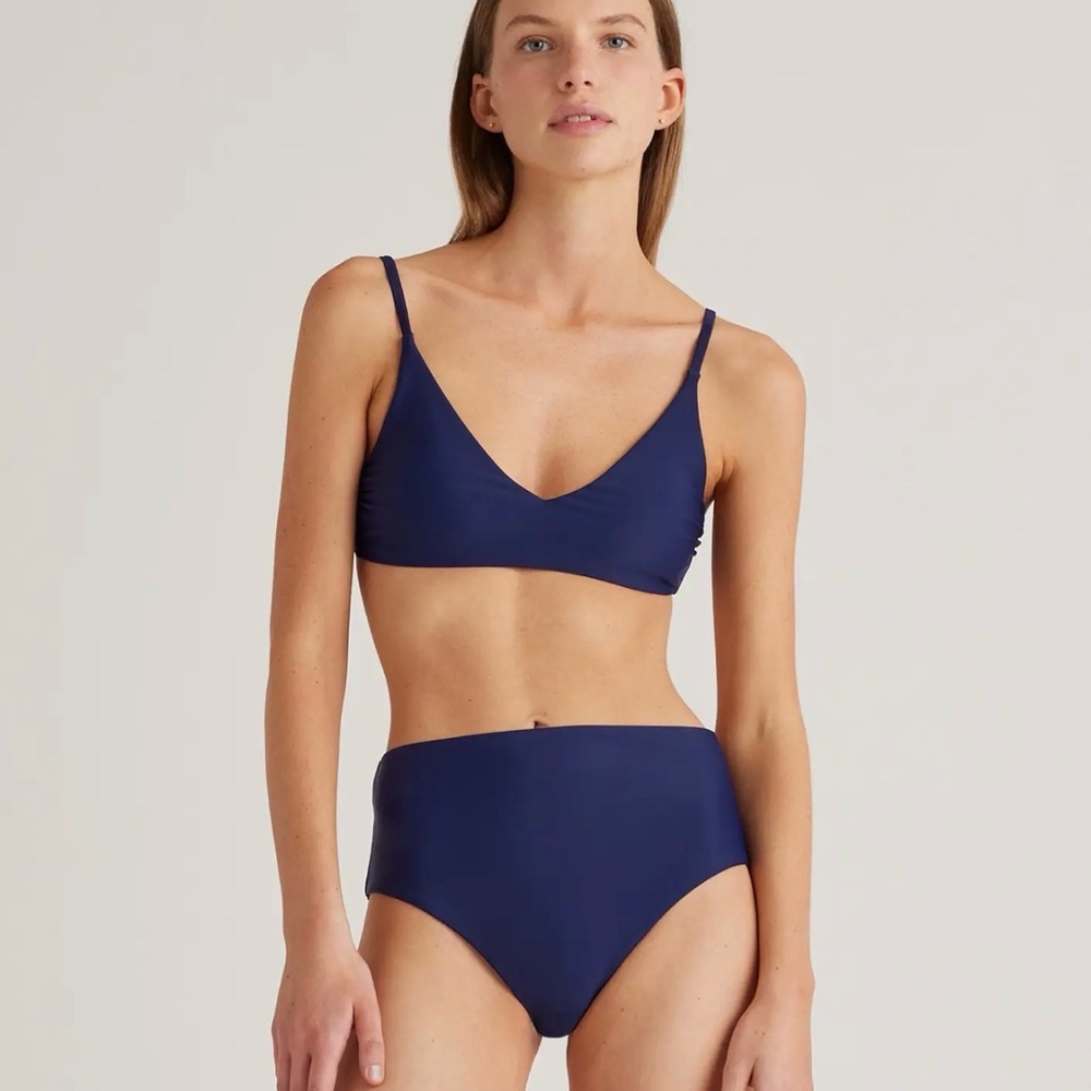 Italian V Neck Bikini Top in Navy Size Large 560